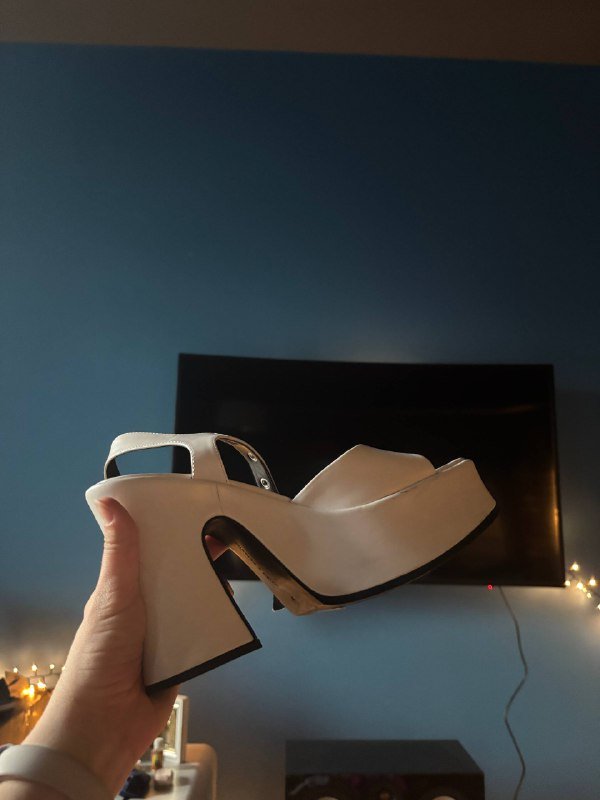 Белые женские босоножки Charles&Keith 39 размер 3