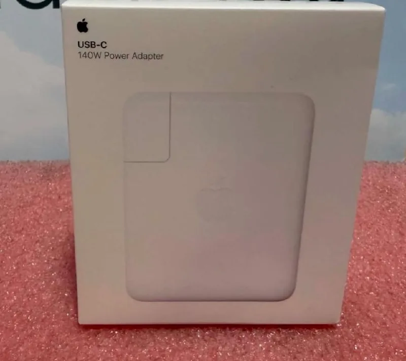 Apple 140W USB-C адаптер 1