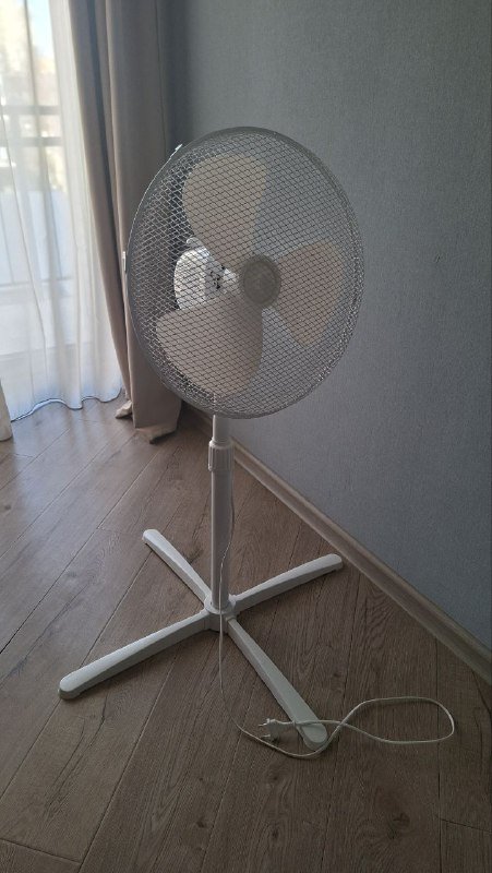 тренч, кроссовки, вентилятор, столик, колонка, кольцо, кувшин 3