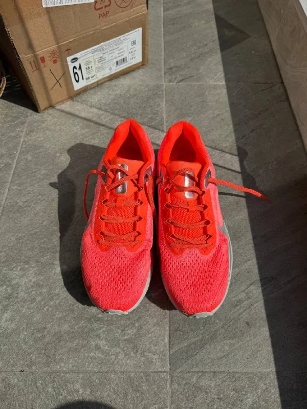 Nike WinFlo11, Adidas, JEEP Sneakers 1