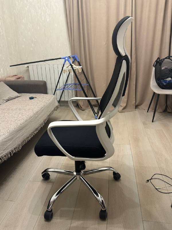 Офисное кресло 3