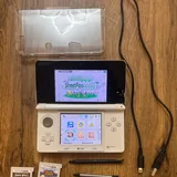 Nintendo 3DS с картриджами Angry Birds и Mario & Sonic 4