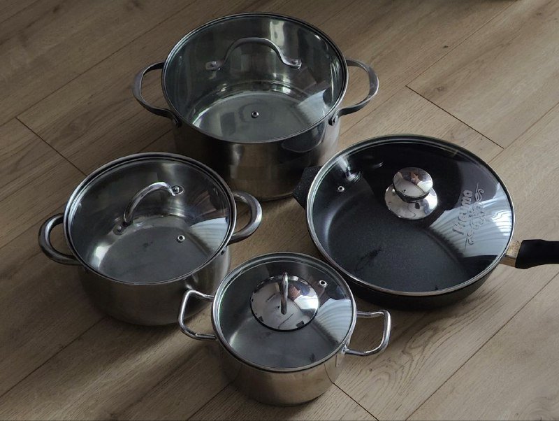 Набор кухонной посуды с крышками