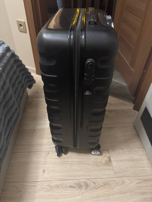 чемодан среднего размера 2