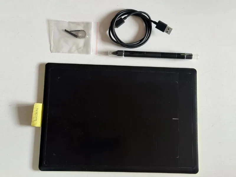 Графический планшет One by Wacom Small 1