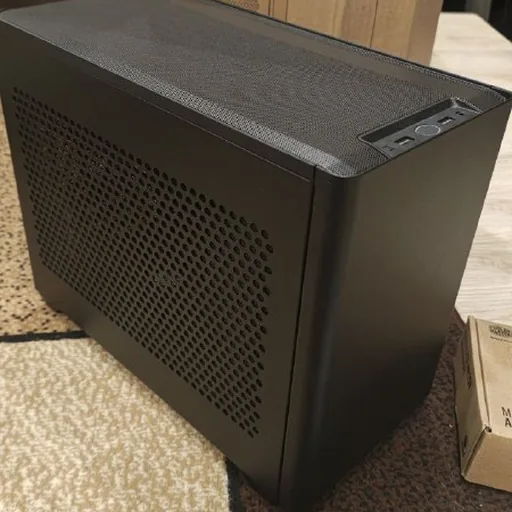 Cooler Master NR200 корпус