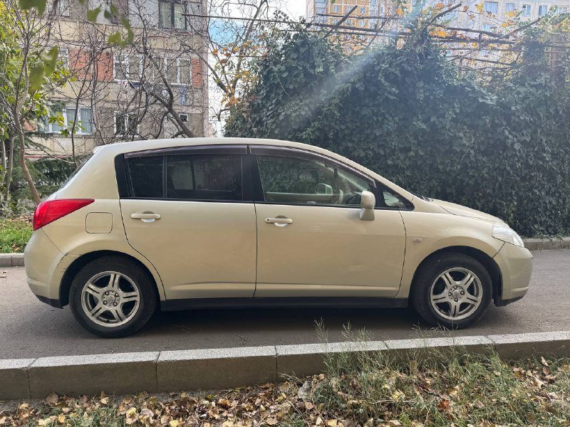 Нисан Тида 2005 1.5 4