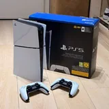 PlayStation 5 Slim, два джойстика 1