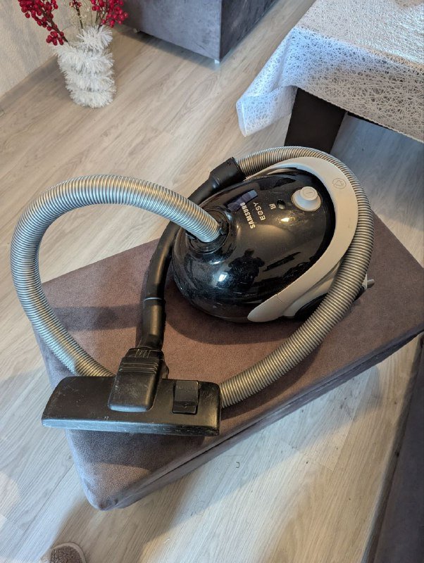 Дверь, телевизор, пылесос