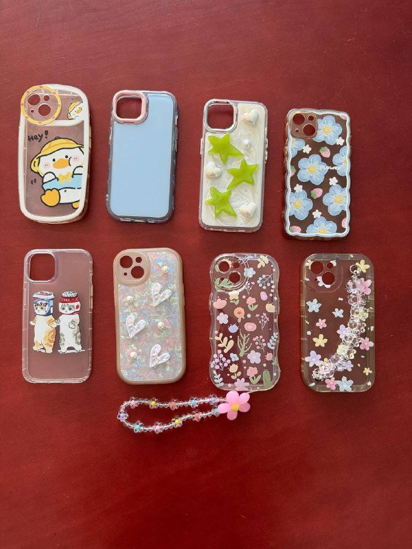 iPhone 13 256 Гб с чехлами 4