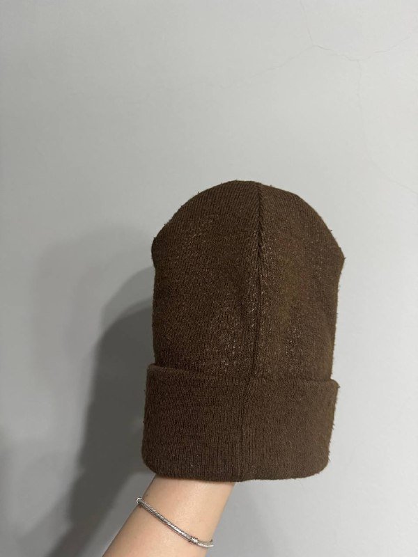 Кремовый пиджак, зимняя шапка 2