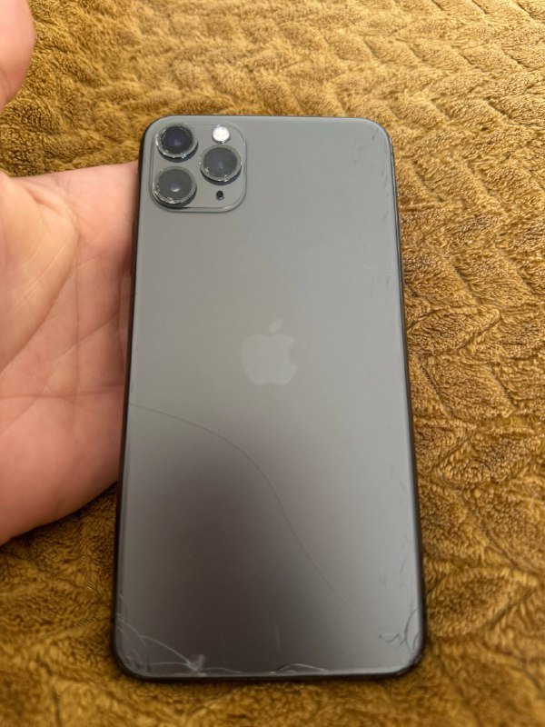 iPhone 13 128 GB, iPhone 11 Pro Max 256 GB 6