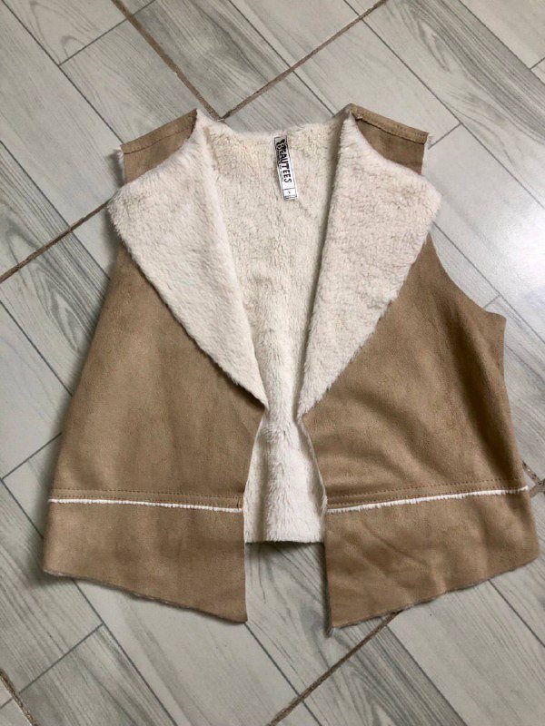 Жилет, брюки, детская обувь, купальник, черные тапочки