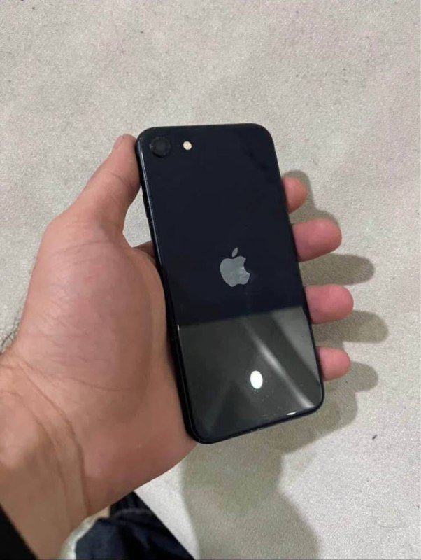 iPhone SE 2022 с оригинальным кабелем 3