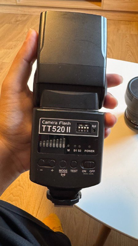 Canon EOS M50, 4 объектива, вспышка, карты, 2 батареи 7