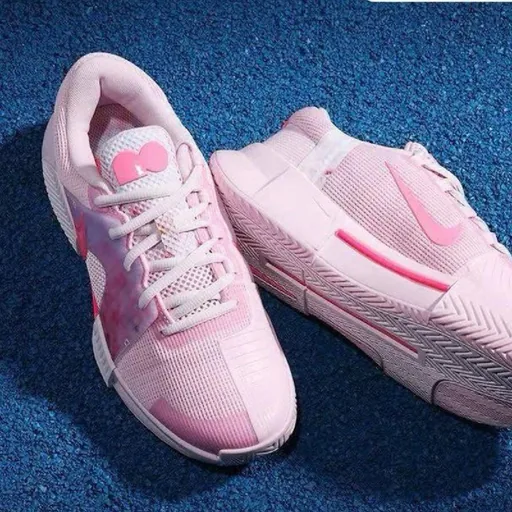 Теннисные кроссовки Nike