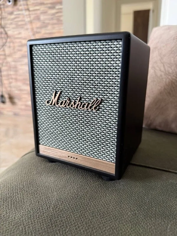 Marshall Uxbridge Voice, беспроводное зарядное устройство 1