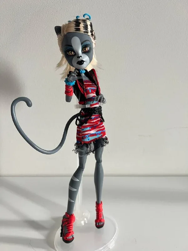 Monster High кукла Мяулодия Zombie Shake 1