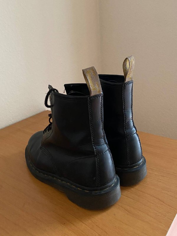 Dr Martens 1460 Vegan leather 2