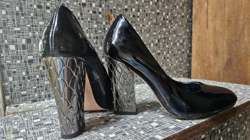 Дамские лакированные туфли 36 размер