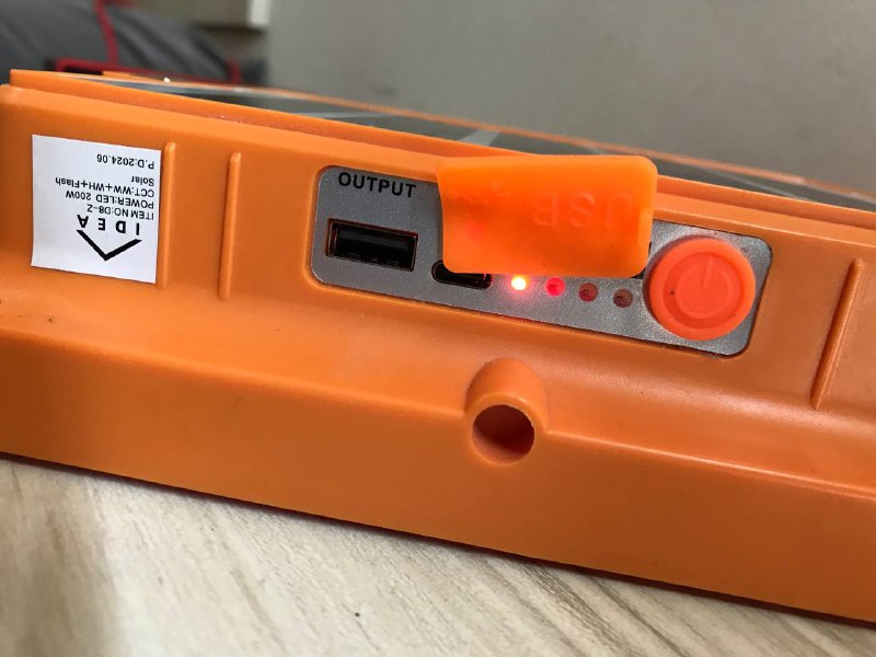 Прожектор на солнечной батарее с USB портом 3