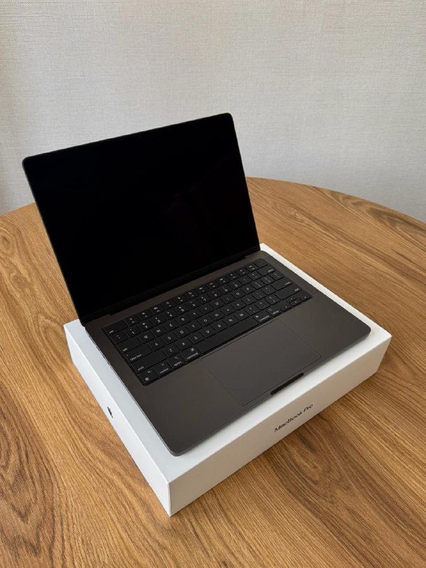 Macbook Pro 14" M4 10-core CPU GPU 16GB RAM 512GB SSD 2