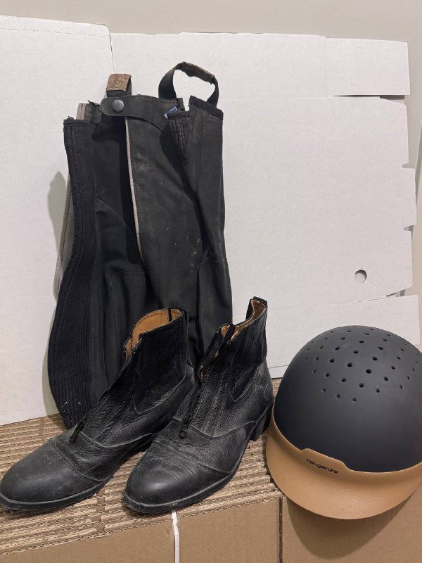 Ботинки, краги, шлем для конного спорта
