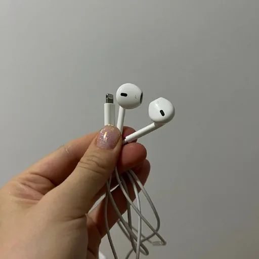 Apple EarPods с Lightning-коннектором