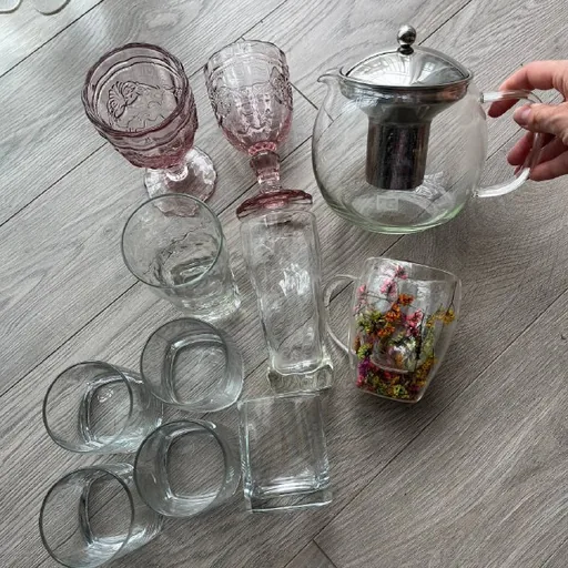 Стаканы, бокалы, стеклянный чайник