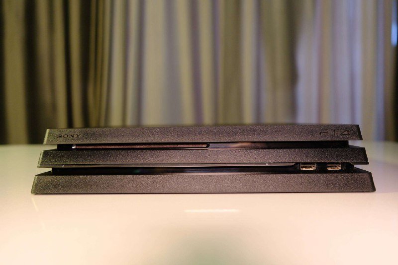 PlayStation 4 Pro 1 TB, контроллер 3