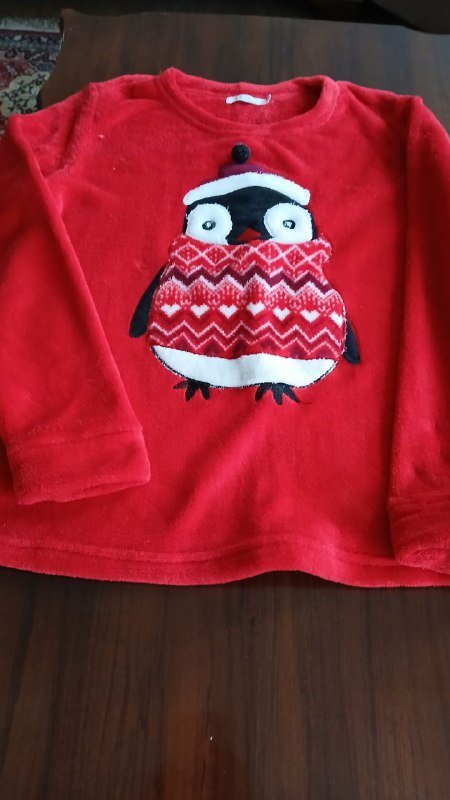 Детский красный свитер с пингвином