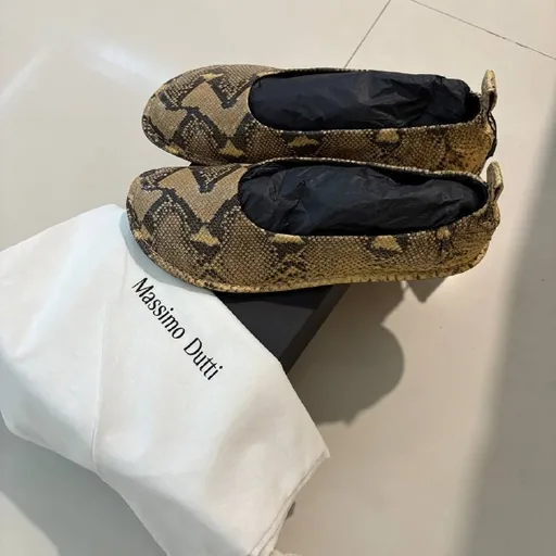 Балетки Massimo Dutti, ботинки Dr. Martens, туфли Corso