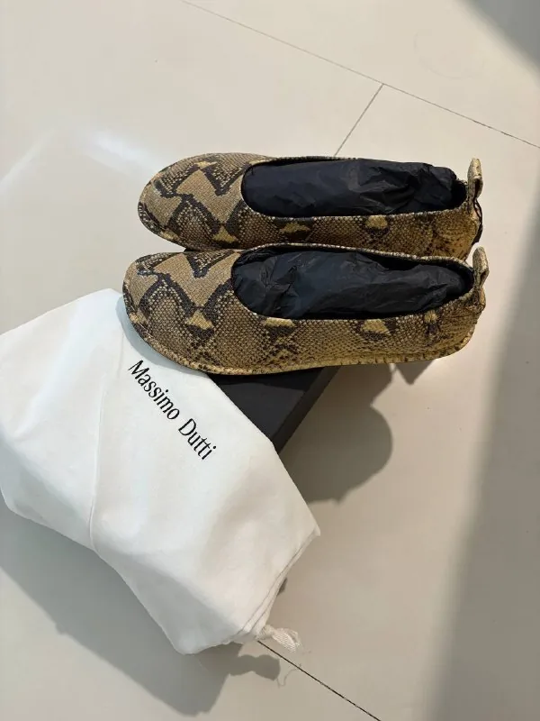 Балетки Massimo Dutti, ботинки Dr. Martens, туфли Corso 1