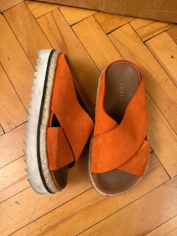 Кроссовки Armani Exchange, кеды российского бренда, тапки Furla 7