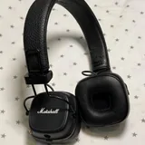 Apple Watch Series 8, Marshall Major IV 5