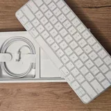 Apple Magic Keyboard with Touch ID 5