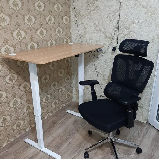 Computer chair and height-adjustable desk