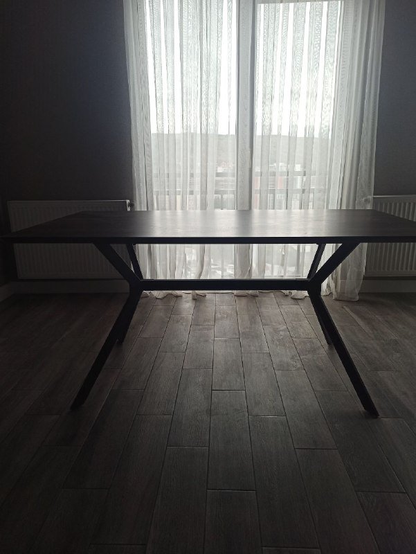 Стол с металлическими ножками 3