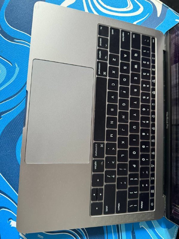 Макбук про 13 2017 i5 8GB 3