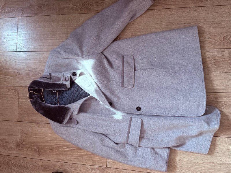 Мужское пальто светло-серого цвета