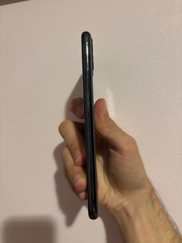 Iphone 11 Pro Max с зарядкой, шнуром и чехлом 6