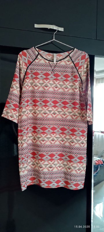 Чёрная Mango, белая Twin-set, красная Karen Millen майка, розовая блуза, оранжевые бермуды COS, голубое платье, цветное платье Springfield 9