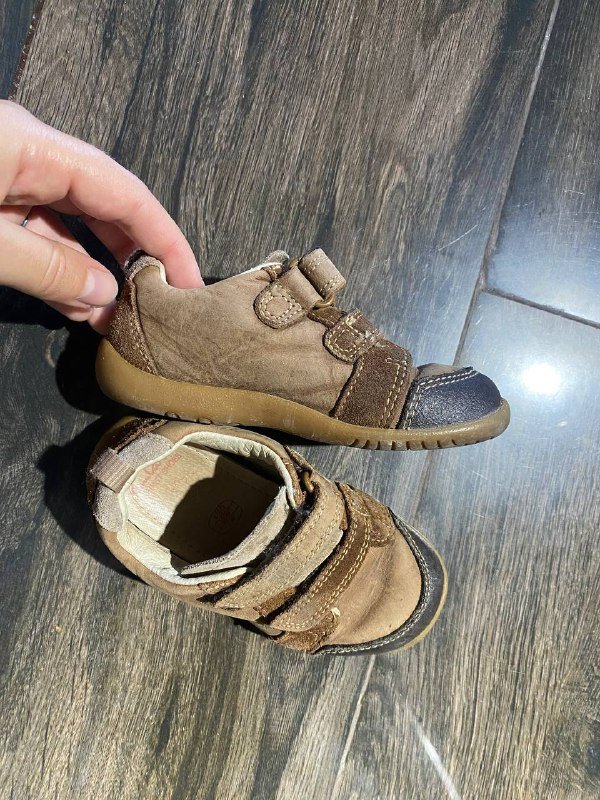 Кожаные кроссовки 23р