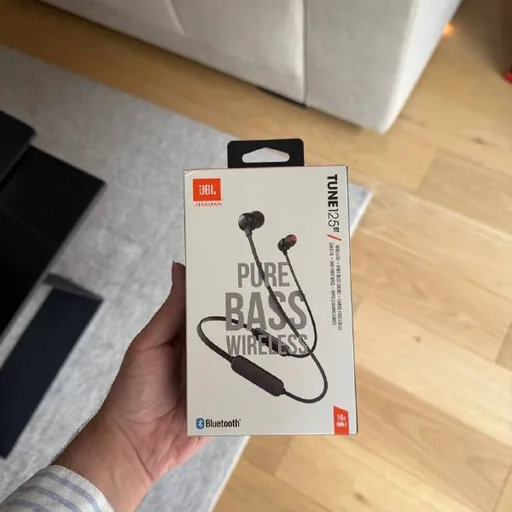 Новые беспроводные наушники JBL Tune 125BT