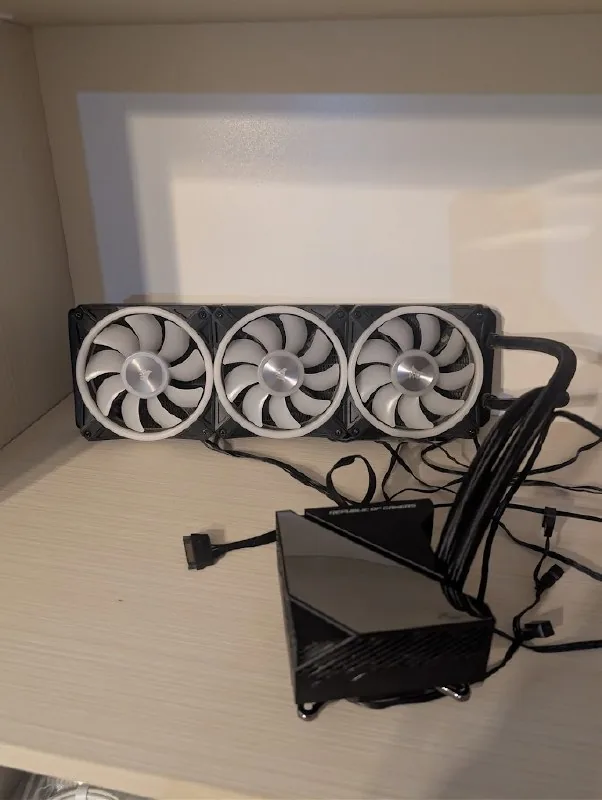 ASUS ROG RYUJIN 360, Corsair iCUE QL120 RGB 1