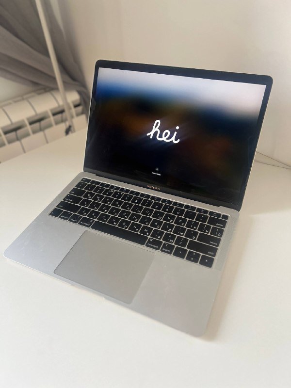 Двуцветный MacBook Air 13-inch 2018