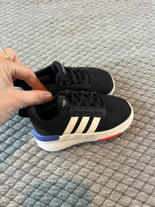 Кроссовки Adidas, р-р FR 23 (идет на 22)