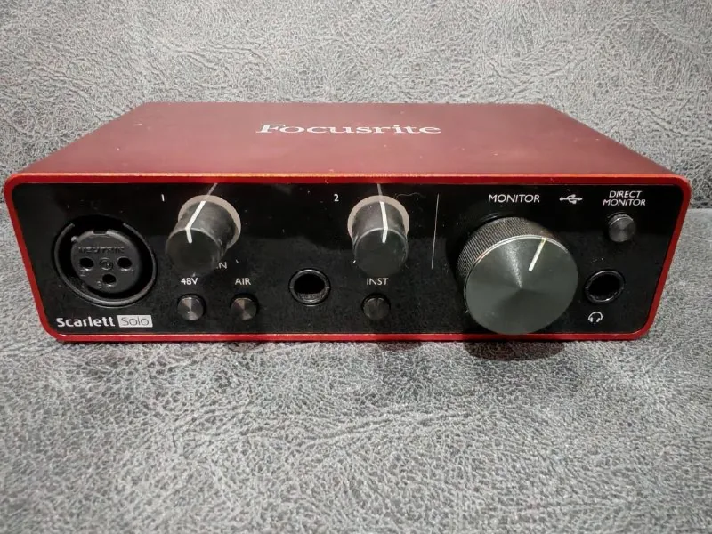 Звуковая карта Focusrite Scarlett Solo 3rd 1