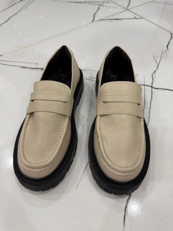 Пальто, кофта, джинсы, мокасины для детей 5