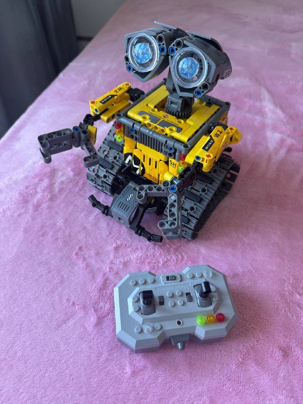 Конструктор робот на пульту управления